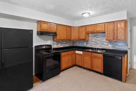 Tiny photo for 2823 Fern Avenue, Columbus, OH 43211 (MLS # 226000761)