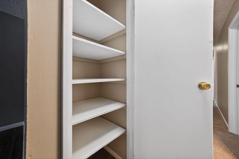 Tiny photo for 2823 Fern Avenue, Columbus, OH 43211 (MLS # 226000761)