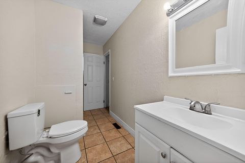 Tiny photo for 2823 Fern Avenue, Columbus, OH 43211 (MLS # 226000761)