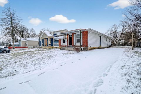 Tiny photo for 2823 Fern Avenue, Columbus, OH 43211 (MLS # 226000761)