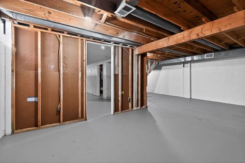 Tiny photo for 2823 Fern Avenue, Columbus, OH 43211 (MLS # 226000761)