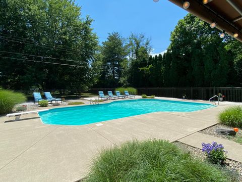 Photo of 4994 Henderson Heights Road, Columbus, OH 43220 (MLS # 226014116)