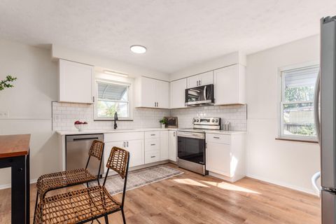 Tiny photo for 458 Woodbury Avenue, Columbus, OH 43223 (MLS # 225037552)