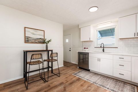 Tiny photo for 458 Woodbury Avenue, Columbus, OH 43223 (MLS # 225037552)
