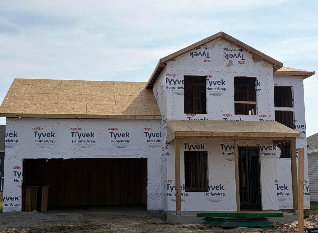 Photo of 1572 Ebbets Court, Columbus, OH 43228 (MLS # 226035966)