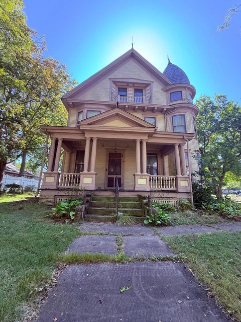 Photo of 405 E East Street, Washington Court House, OH 43160 (MLS # 226035155)
