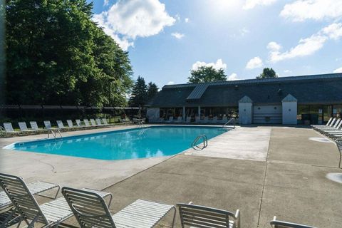 Tiny photo for 5681 Mango Lane 102D #102D, Hilliard, OH 43026 (MLS # 225045122)