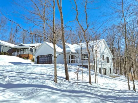 Photo of 363 Highland Hills Circle, Howard, OH 43028 (MLS # 226003694)