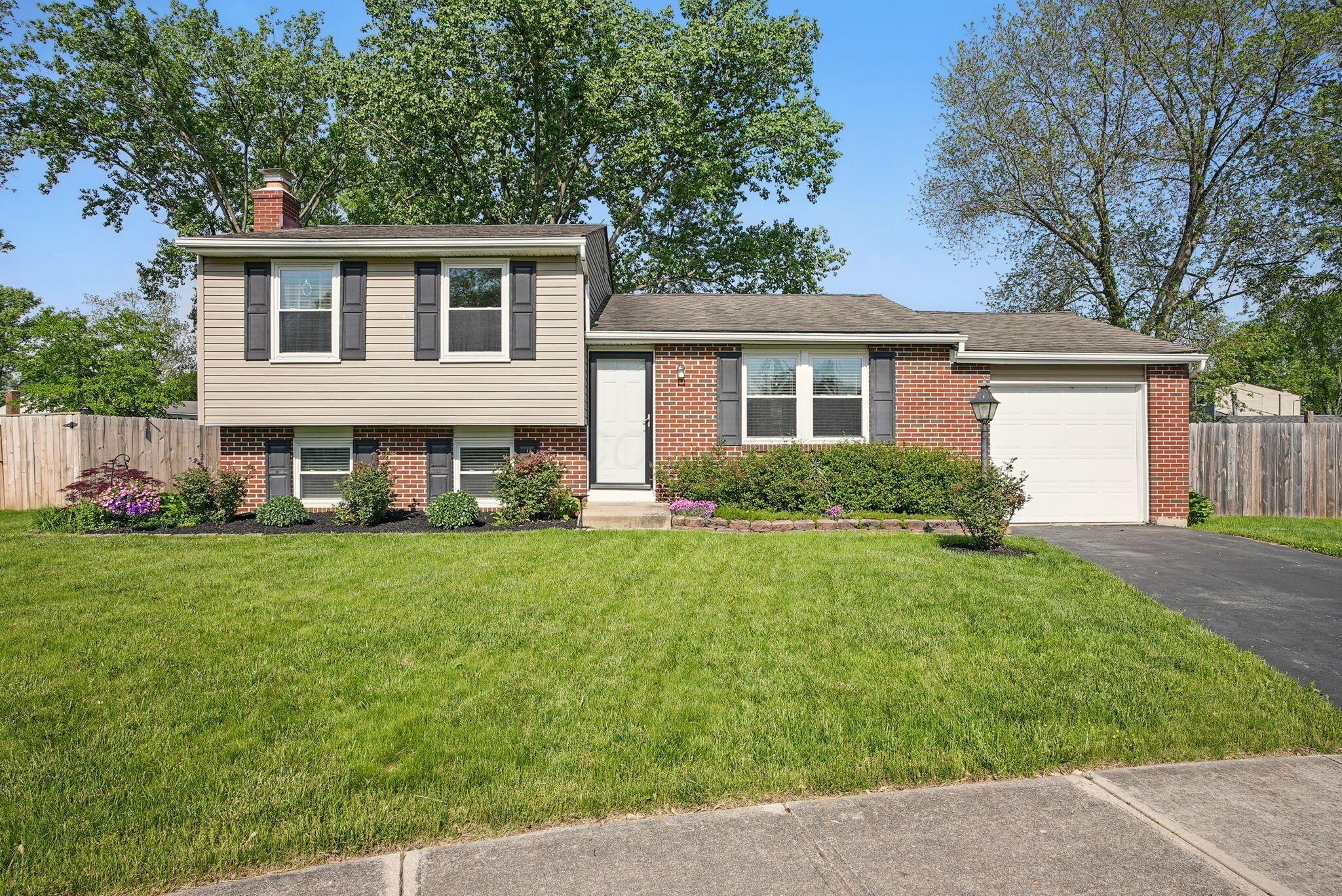 651 Dovalon Place, Galloway, Ohio image 2