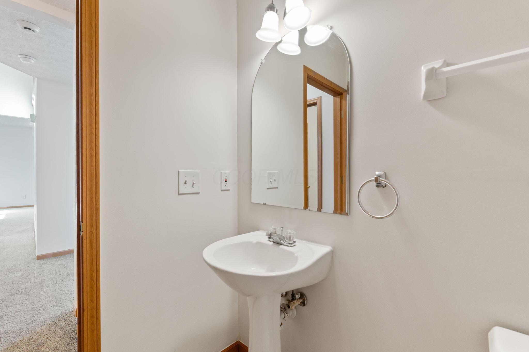 702 Hunnicut Drive, Reynoldsburg, Ohio image 32