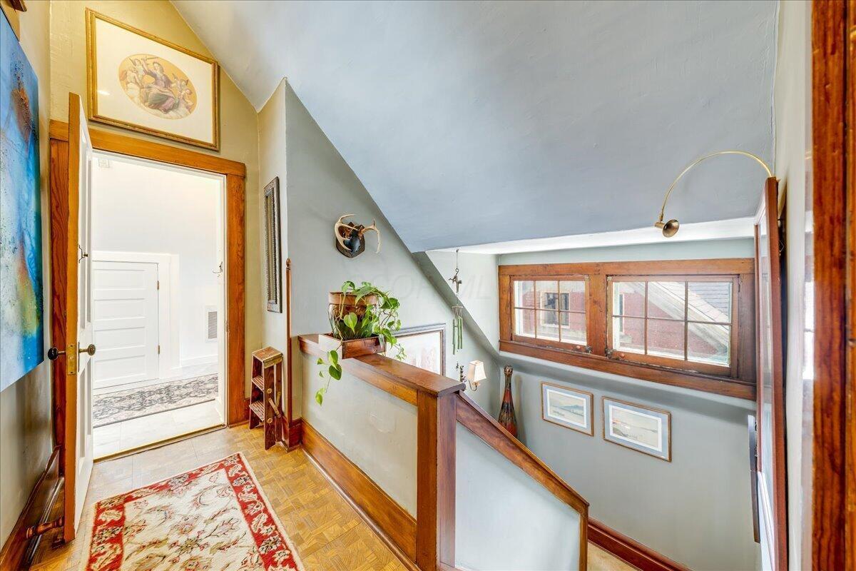 62 N Ohio Avenue 3rd floor