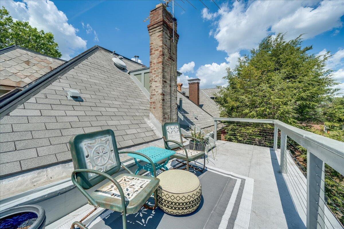 62 N Ohio Avenue 3rd floor