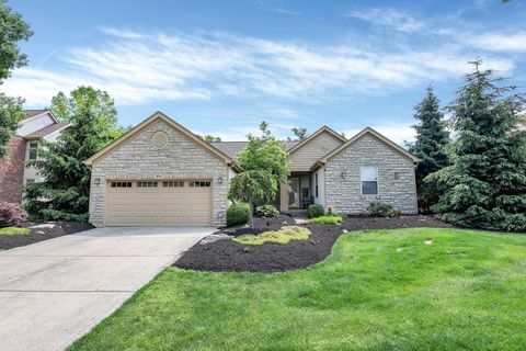 Photo of 812 Claytonbend Drive, Galloway, OH 43119 (MLS # 225042650)