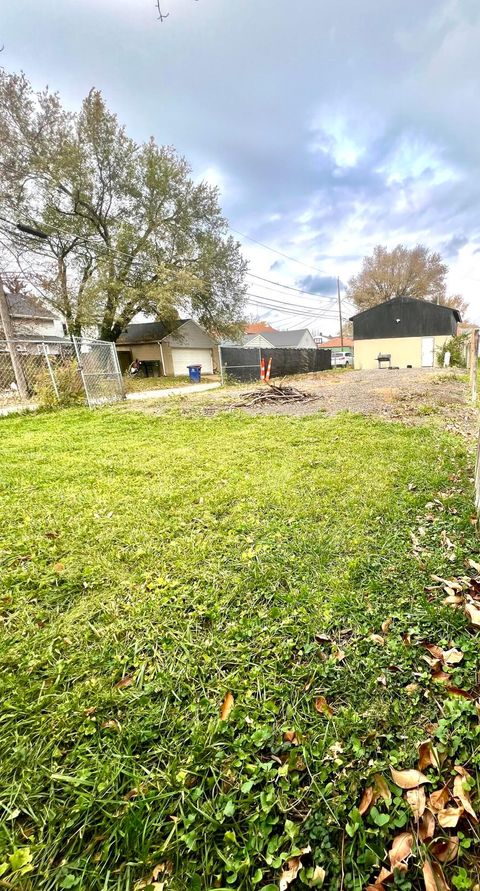 Photo of 1062 E Deshler Avenue, Columbus, OH 43206 (MLS # 225043183)