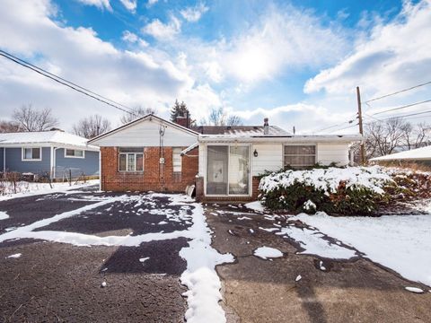 Tiny photo for 2736 Eastminster Road, Columbus, OH 43209 (MLS # 225044865)