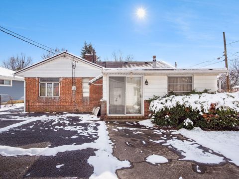 Tiny photo for 2736 Eastminster Road, Columbus, OH 43209 (MLS # 225044865)