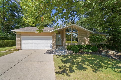 Photo of 2224 Berry Hill Drive, Grove City, OH 43123 (MLS # 226033755)