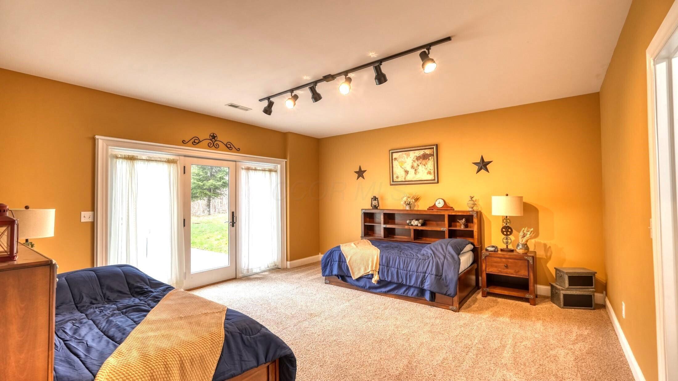 6245 Cassingham Court, Zanesville, Ohio image 32