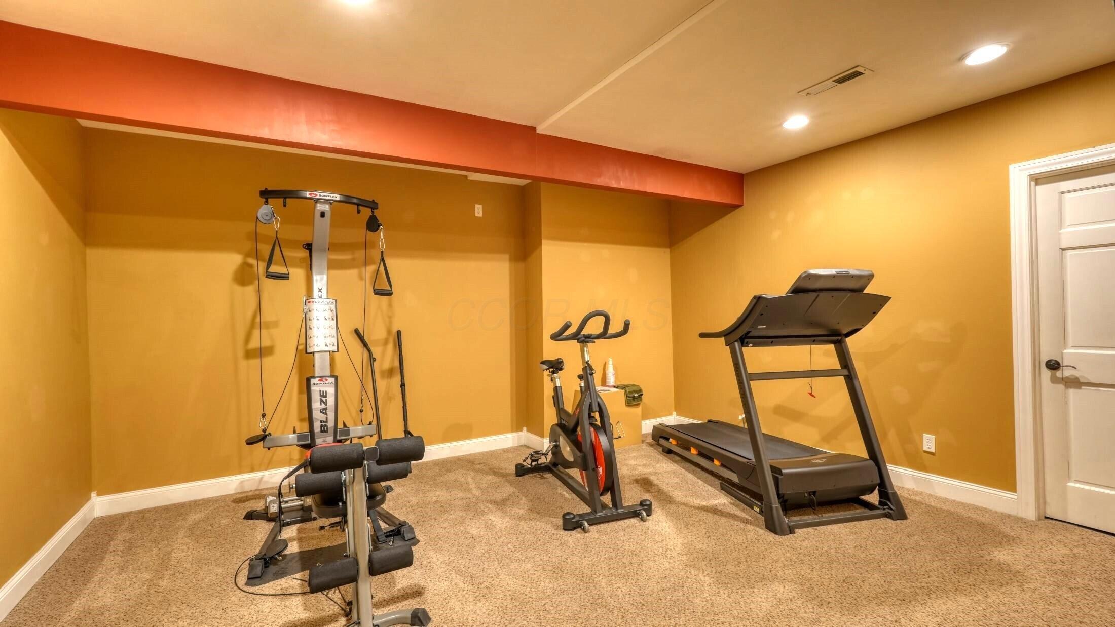 6245 Cassingham Court, Zanesville, Ohio image 37