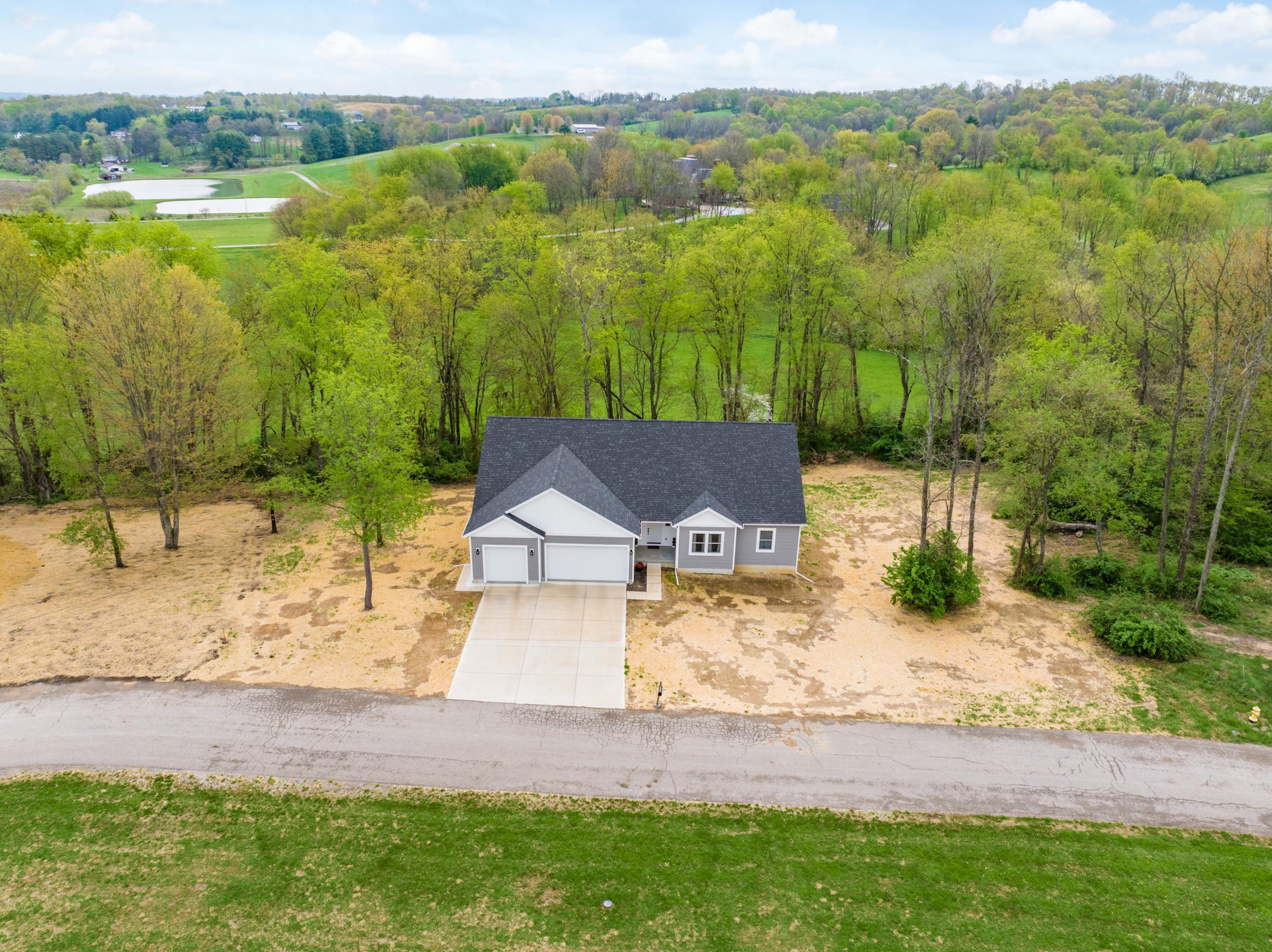 3010 Corbin Drive, Zanesville, Ohio image 40