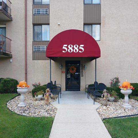 Photo of 5885 Beechcroft Road 103 #103, Columbus, OH 43229 (MLS # 226035933)