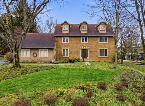 Photo of 742 Gatehouse Lane, Columbus, OH 43235 (MLS # 226009502)