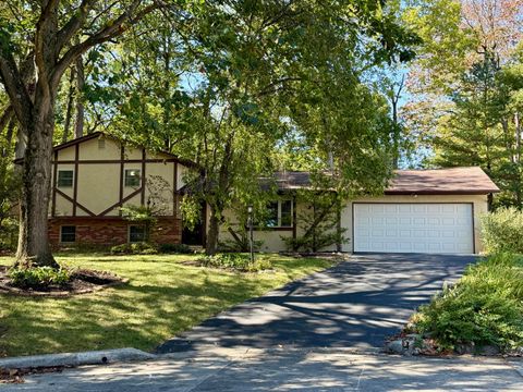 Photo of 1205 Sunny Hill Drive, Columbus, OH 43221 (MLS # 225038412)