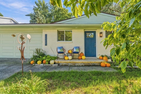 Photo of 1945 Shallowford Avenue, Columbus, OH 43235 (MLS # 226036576)