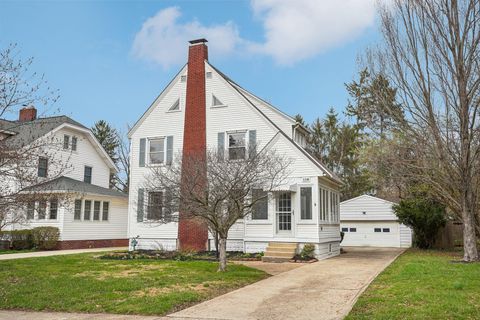 Photo of 116 E Dunedin Road, Columbus, OH 43214 (MLS # 226009434)