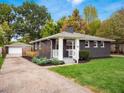 Photo of 1424 E Deshler Avenue, Columbus, OH 43206 (MLS # 225039365)