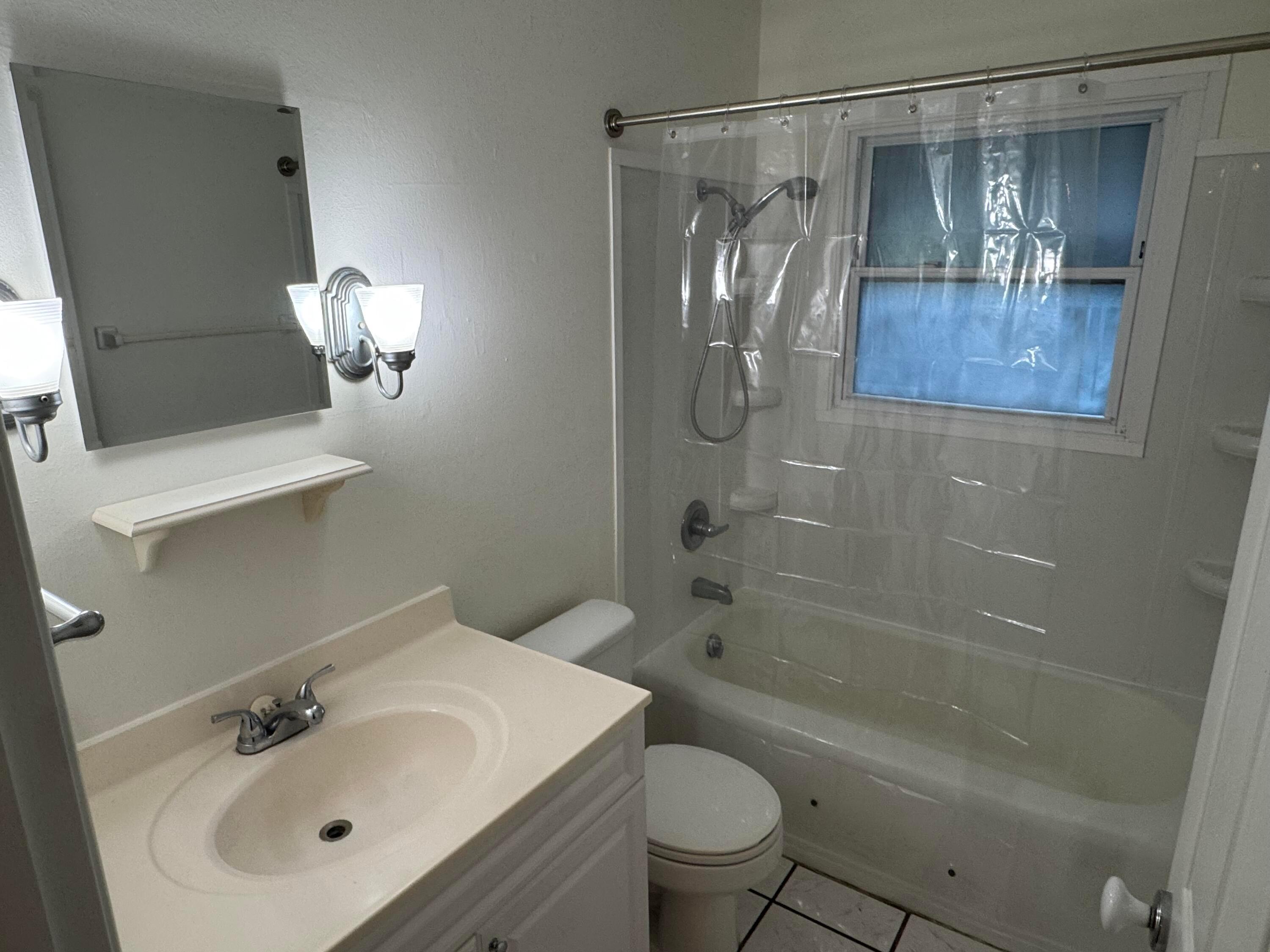 Columbus, Ohio 43221, United States, 1 Bedroom Bedrooms, ,2 BathroomsBathrooms,Residential,Active,237763