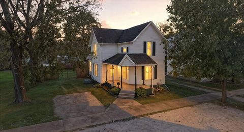 Photo of 404 W Walnut Street, Mount Vernon, OH 43050 (MLS # 225038665)