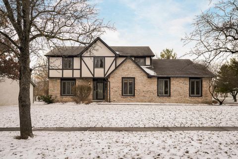 Photo of 1603 Chippewa Court, Grove City, OH 43123 (MLS # 226005345)