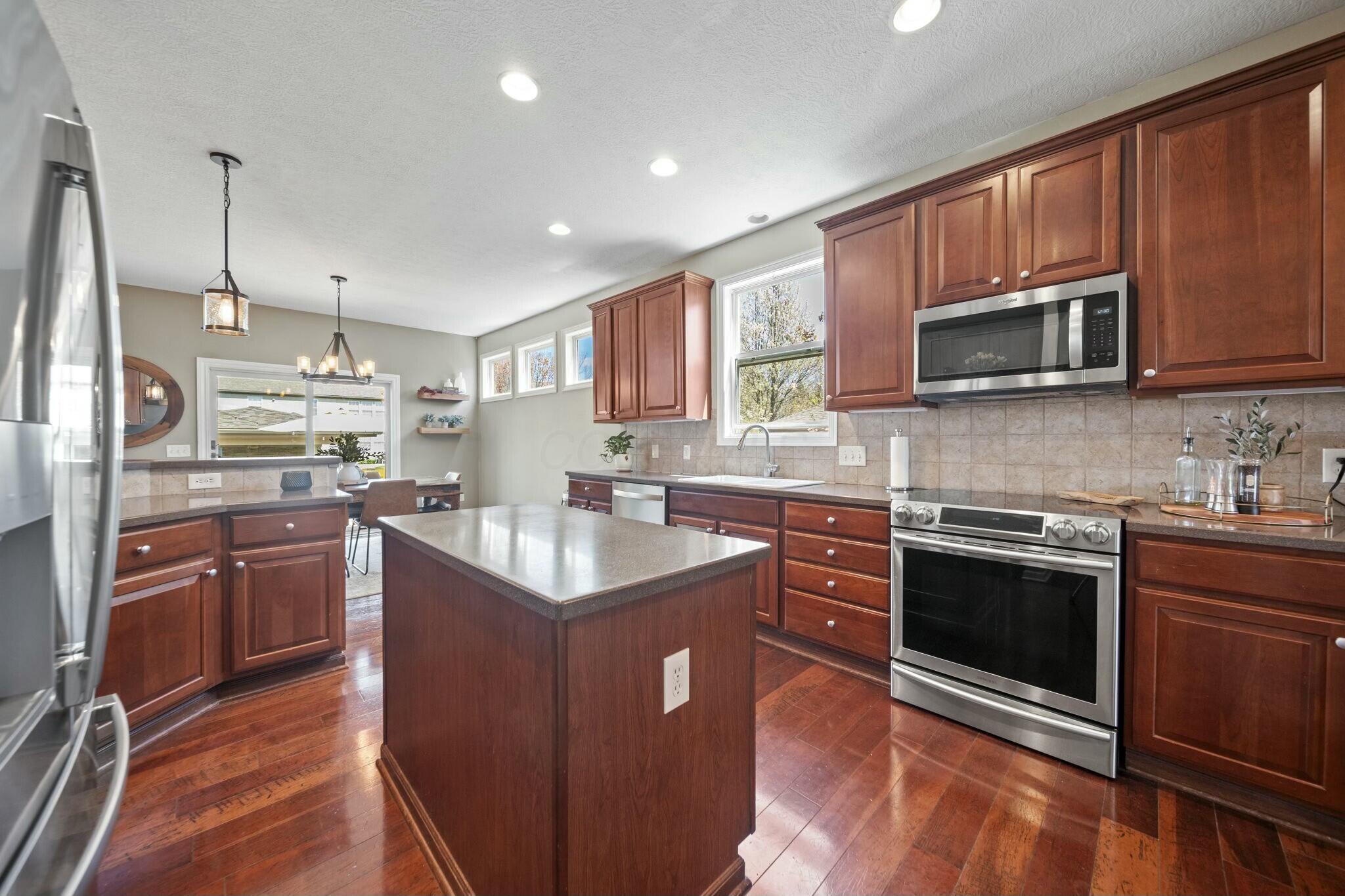 6038 Hampton Corners Cors, Hilliard, Ohio image 18