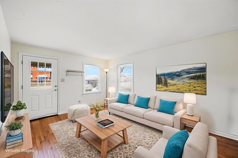 Photo of 925 Kinnear Road, Columbus, OH 43212 (MLS # 226005249)