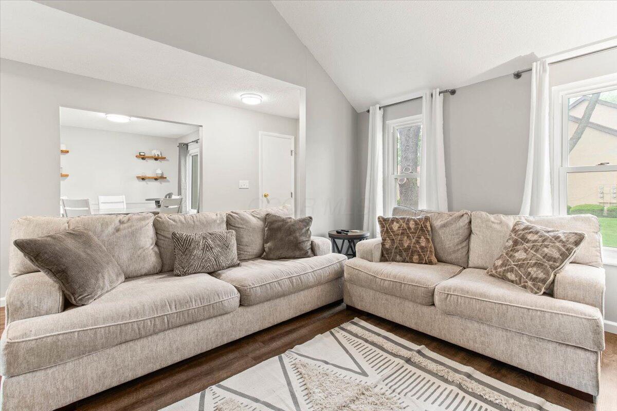6354 Friars Green Lane, Columbus, Ohio image 11