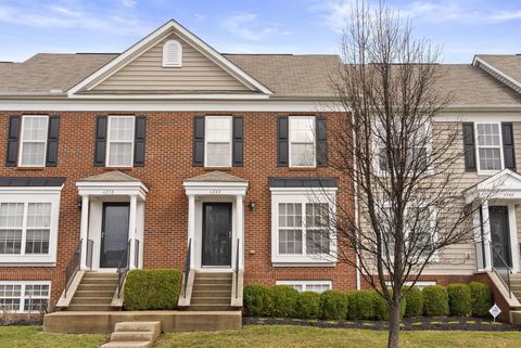 Photo of 6242 Needletail Road 33 #33, Columbus, OH 43230 (MLS # 226007018)