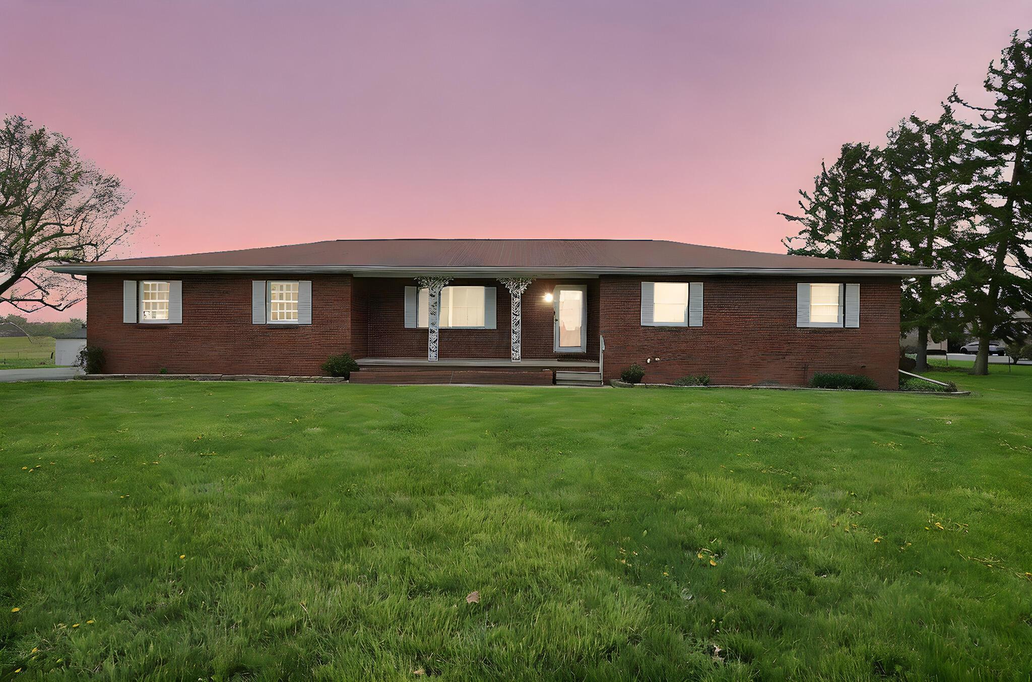 1402 Stoutsville Pike, Circleville, Ohio image 1