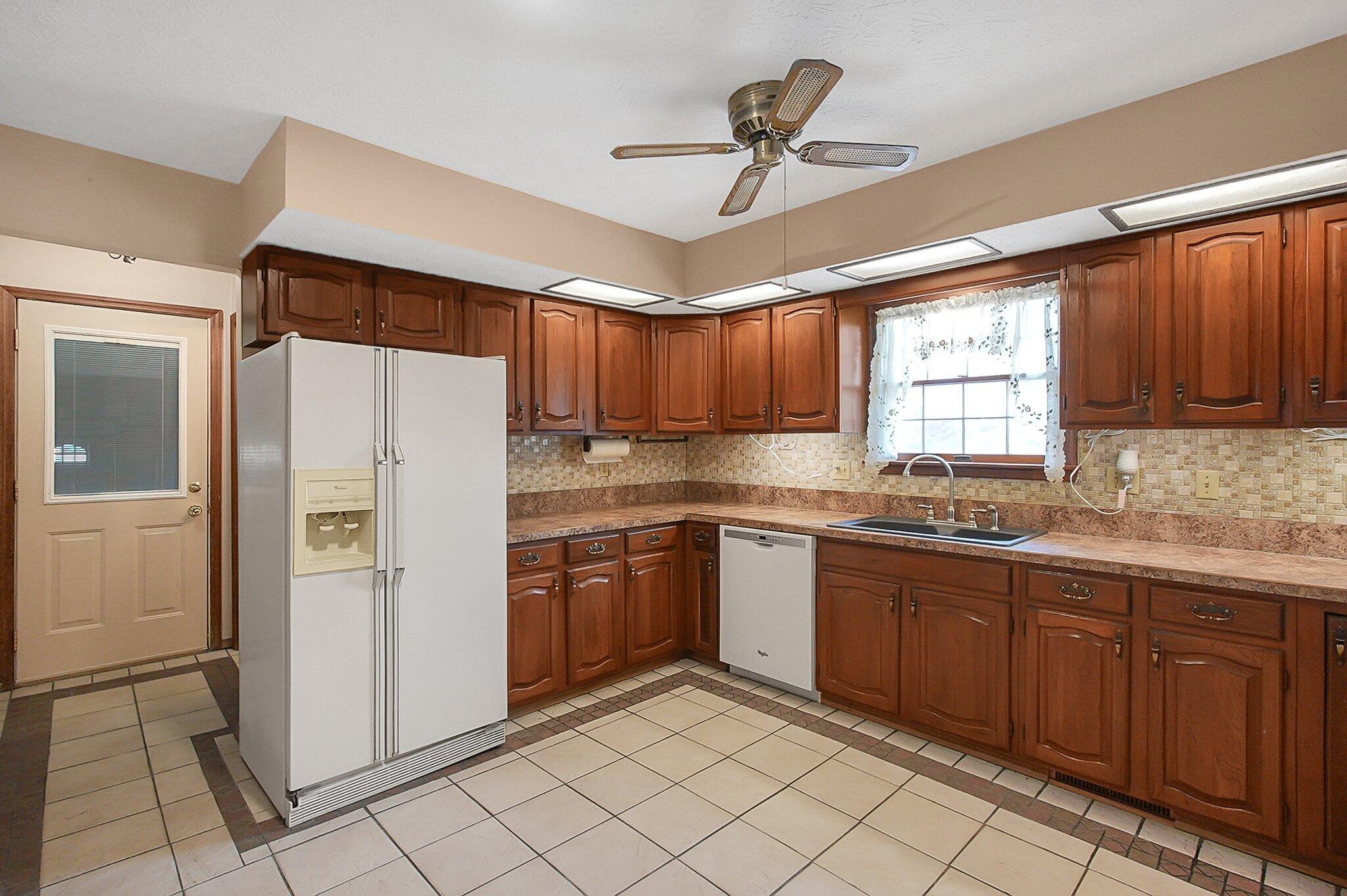 1402 Stoutsville Pike, Circleville, Ohio image 11