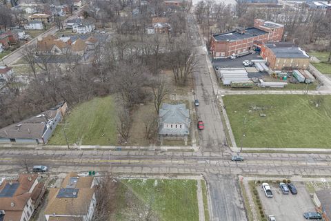 Tiny photo for 302 W Pleasant Street, Springfield, OH 45506 (MLS # 226002370)