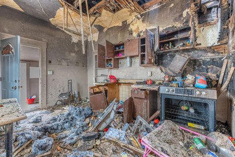 Tiny photo for 302 W Pleasant Street, Springfield, OH 45506 (MLS # 226002370)