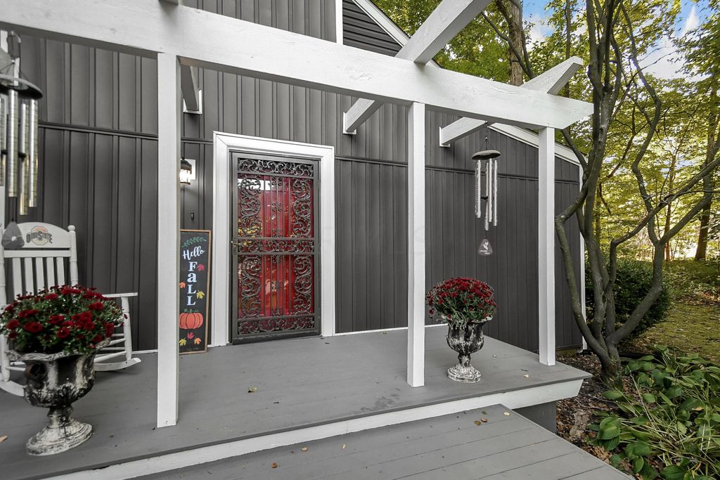 Photo for 133 Peach Blossom Road SW, Pataskala, OH 43062 (MLS # 222036321)