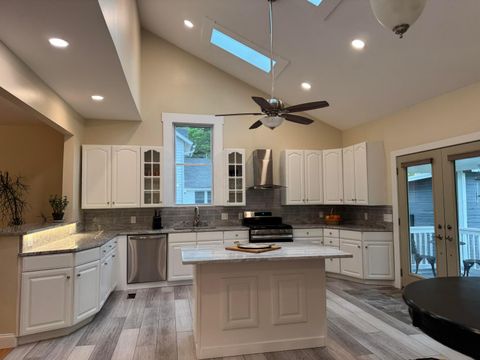 Photo of 232 S Pearl Street, Granville, OH 43023 (MLS # 226015361)
