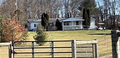 Photo of 13768 Douglas Lane Lane, Centerburg, OH 43011 (MLS # 226014512)