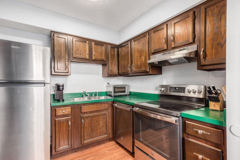 Tiny photo for 452 Pamlico Street 9 #9, Columbus, OH 43228 (MLS # 225039356)