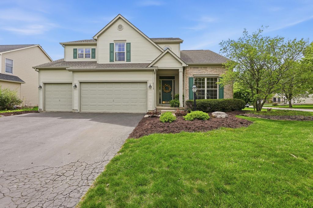 Photo of 6239 Pirthshire Street, Dublin, OH 43016 (MLS # 226012496)