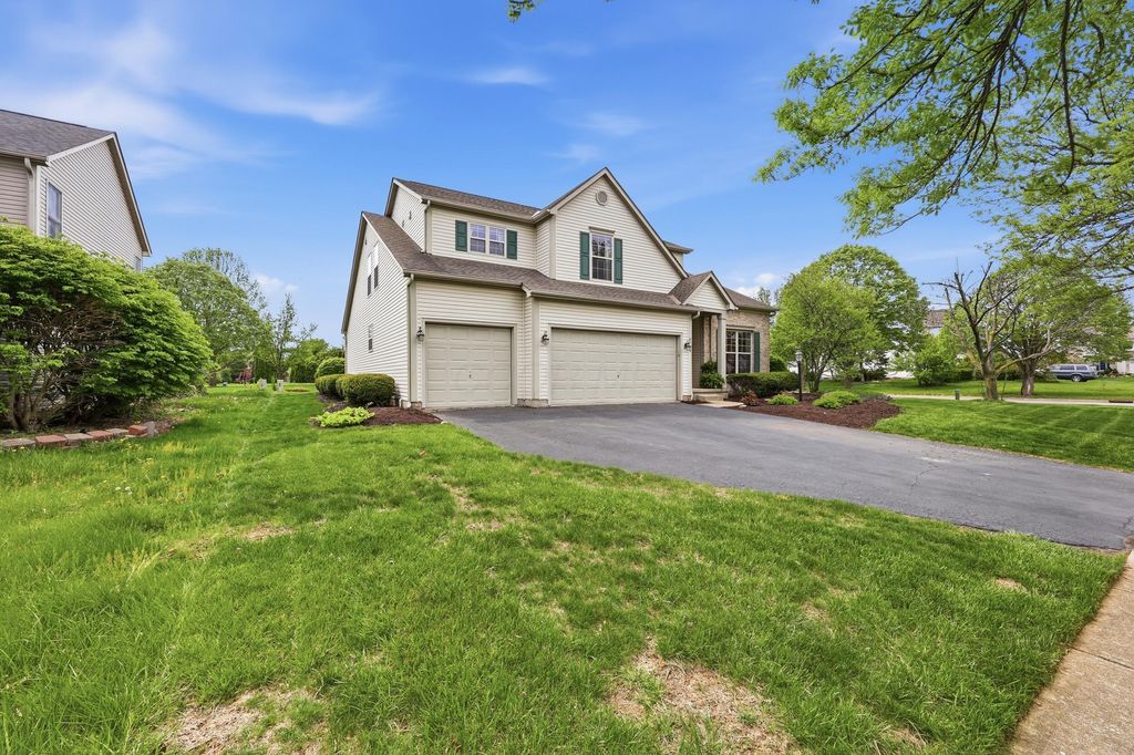 Photo of 6239 Pirthshire Street, Dublin, OH 43016 (MLS # 226012496)