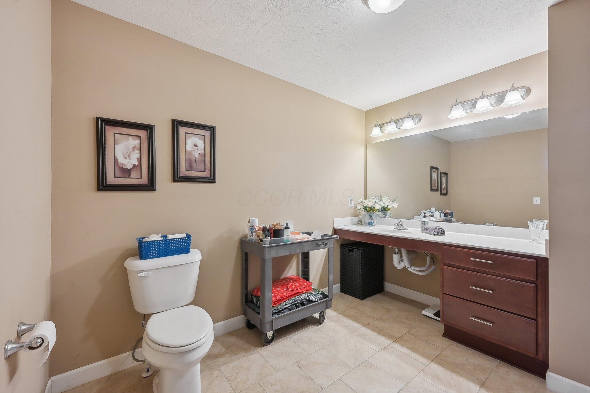 2665 Longridge Way, Grove City, Ohio image 49