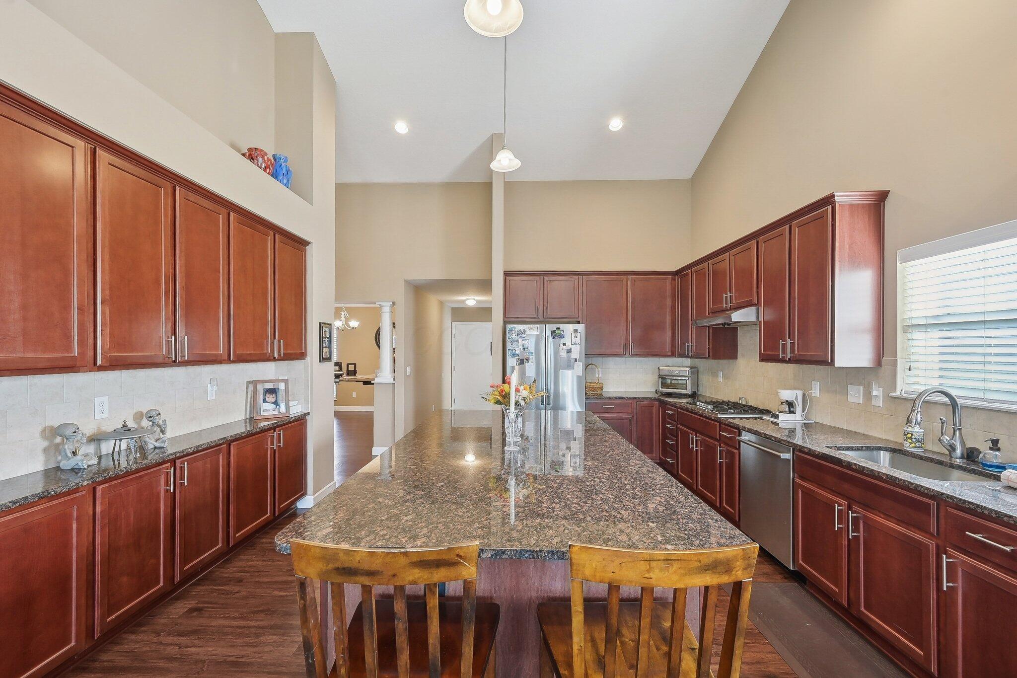 2665 Longridge Way, Grove City, Ohio image 32