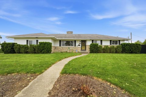 Photo of 3155 Vanderberg Avenue, Columbus, OH 43204 (MLS # 226018747)